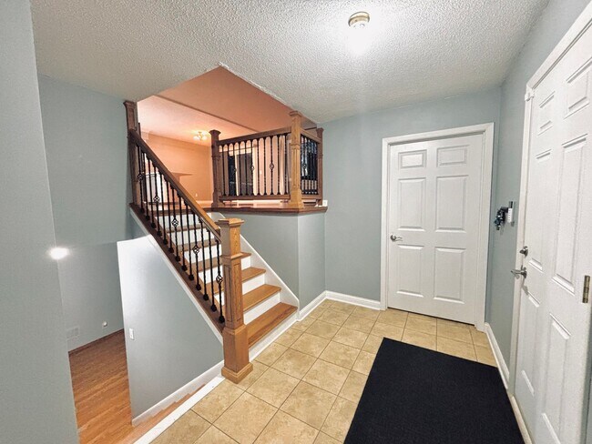 Building Photo - Hidden Gem!  4bed 2bath Single Family Home...