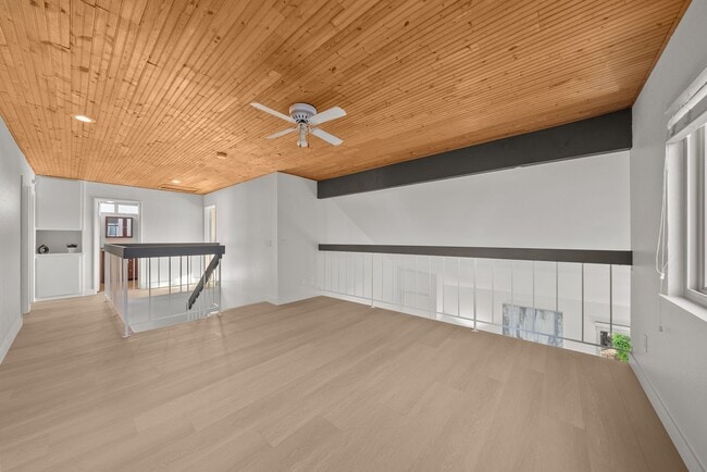 Building Photo - Exceptional 4 bedroom, 3 baths + loft, 2 s...