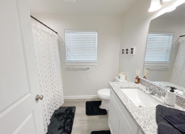 Building Photo - Cozy 4bd 2ba near Choctaw Casino