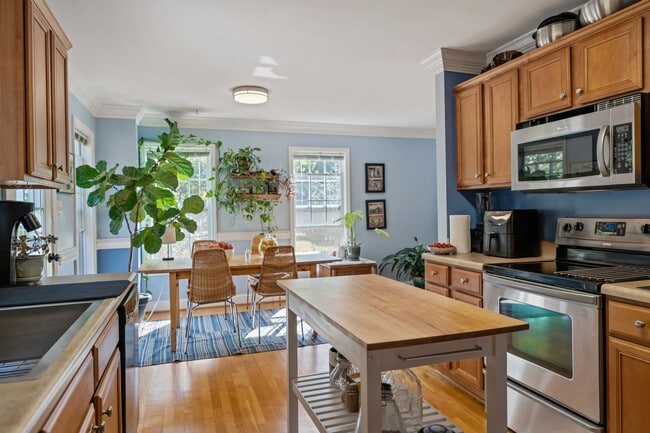 Building Photo - Available now! Perfect 3br/2.5ba Home Only 1/2 Mile From Durham's Best Restaurants!