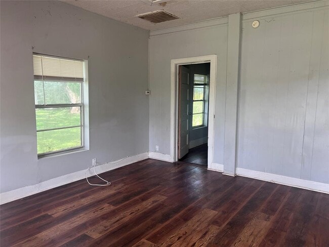 Building Photo - 613 Harrison Ln