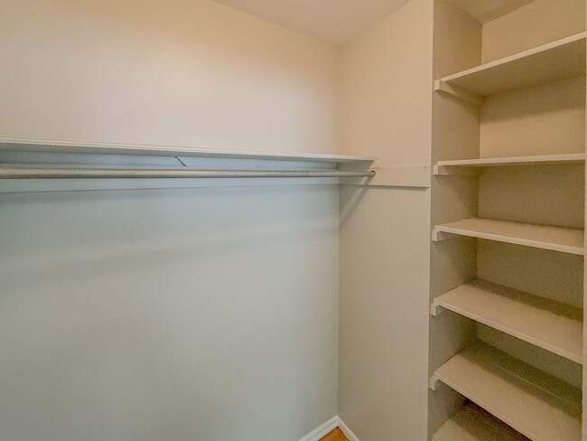 Building Photo - Fall in Love with Your Next Home! 1-Bedroo...
