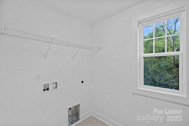 Building Photo - 1306 Moretz Ave