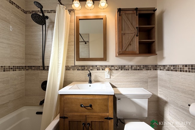 Building Photo - Bright 3-Bedroom Home with Large Backyard in South San Francisco