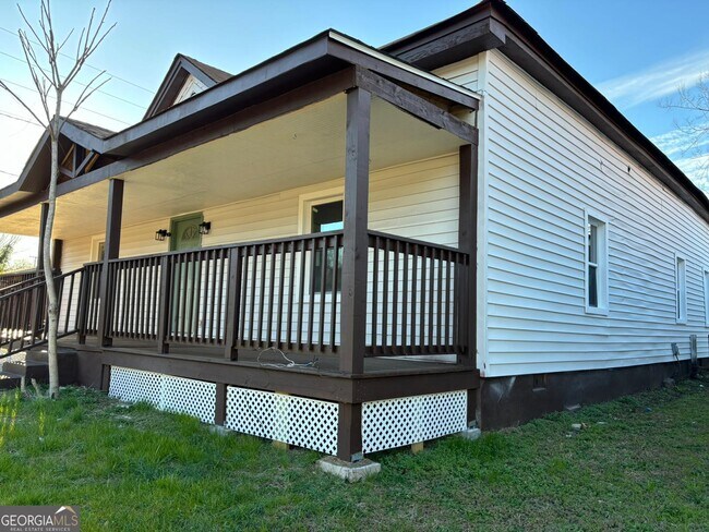 Building Photo - 1195 Lawton Dr