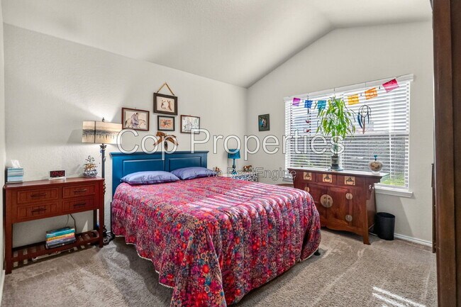 Building Photo - 2425 Ayers Dr