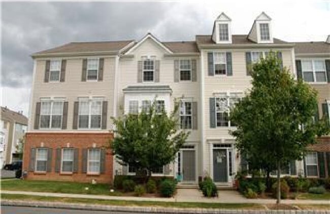 Building Photo - 1932 Cavalier Ln