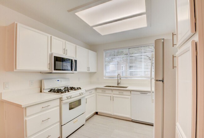Building Photo - Horizon Hills Condominiums