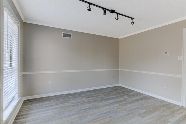 Building Photo - 7801 Autumn Creek Dr