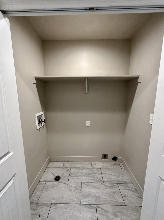 Building Photo - 2275 S 600 E