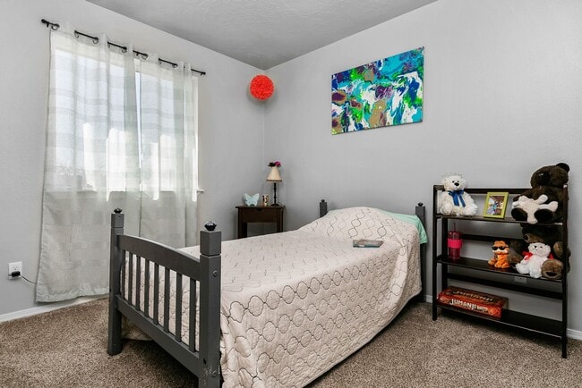 Building Photo - 4bd/2.5ba Home Near the Marketplace Nampa ...