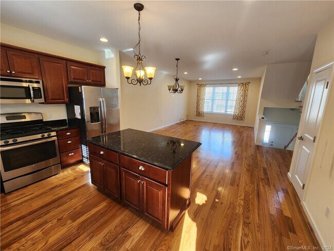 Building Photo - 13 Oak Branch Dr