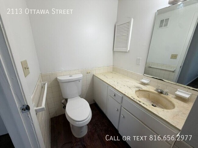 Building Photo - 2113 Ottawa St