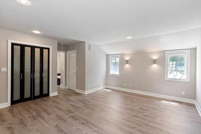 Building Photo - Contemporary Home in Desirable Community C...