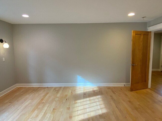 Building Photo - Northwest Crossing Gem! Bonus Office and Family Room