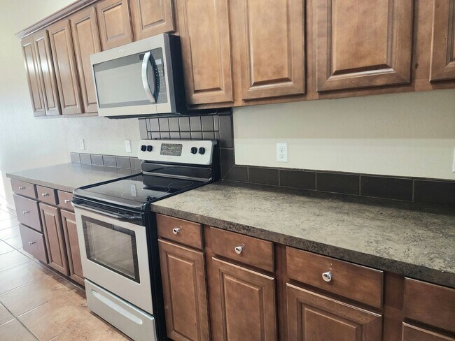 Building Photo - 1101 W 15th St