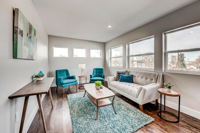 Third Floor Bonus Room - 2924 S Delaware St