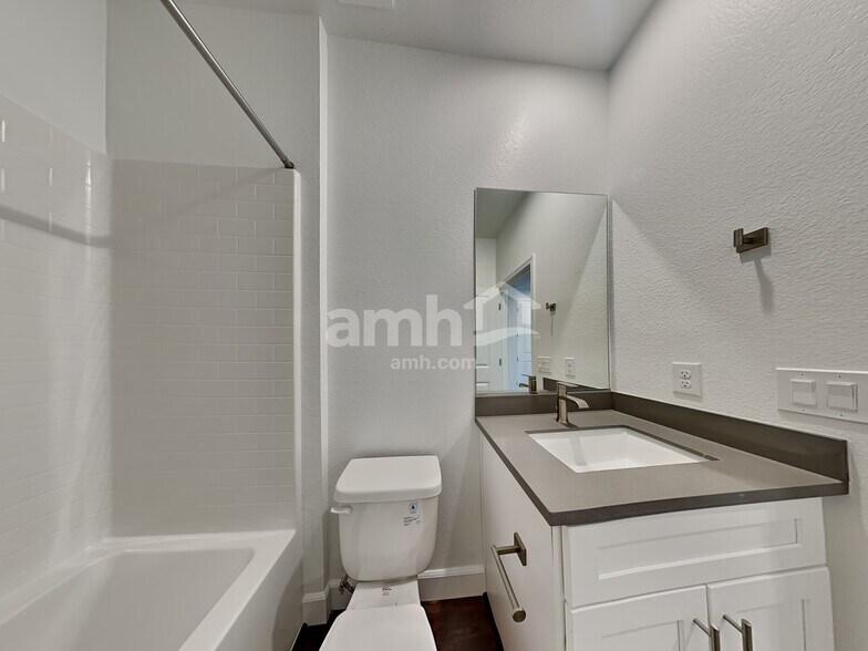 Building Photo - 9171 Ribbon Mdw Ct