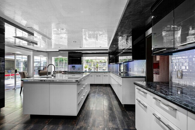 Building Photo - 11372 Dona Teresa Dr