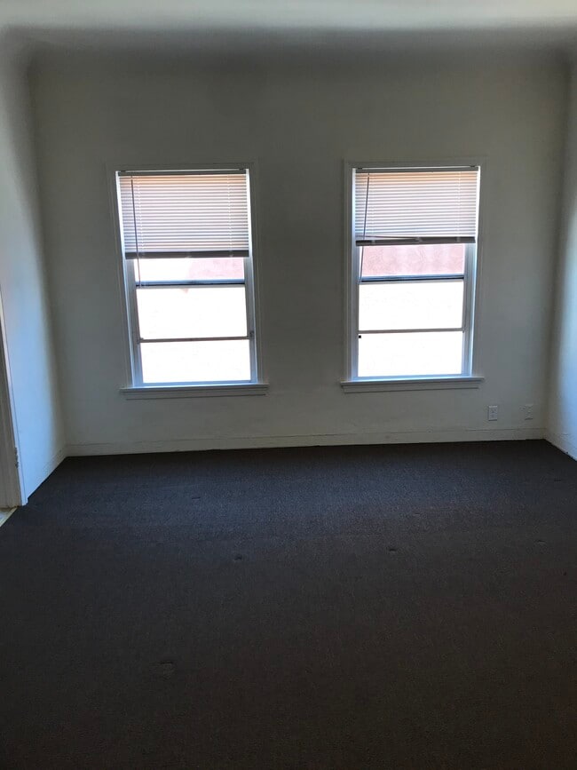 Building Photo - 4156 Rosewood Ave