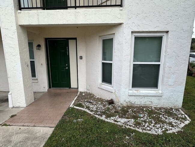 Building Photo - 6505 Dumont Ave