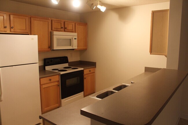 Building Photo - 611 Harts Cove Way