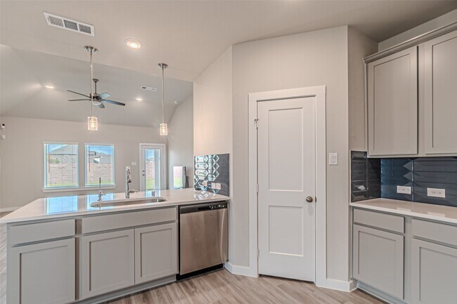 Building Photo - 21606 Wave Holw Dr