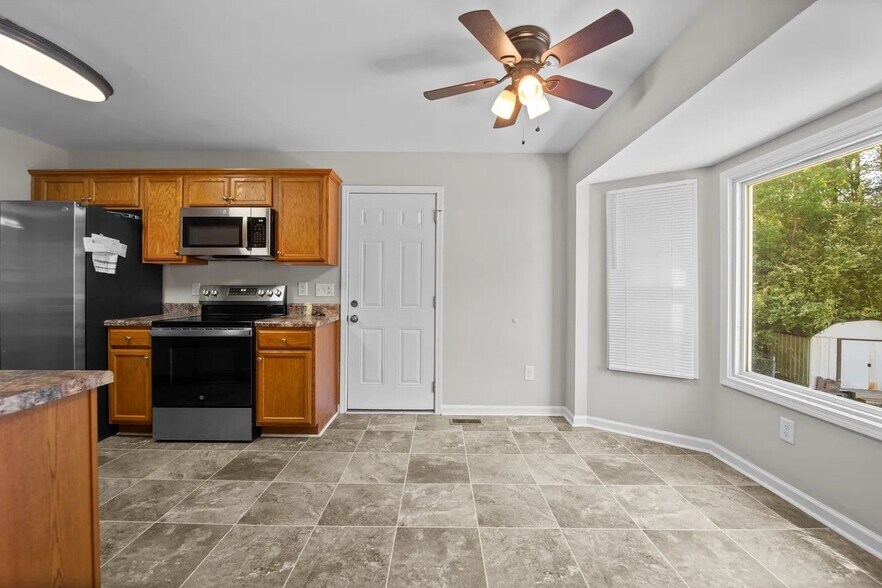 Building Photo - 1213 Butterwood Cir