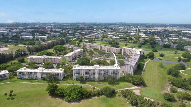 Building Photo - 2661 S Course Dr