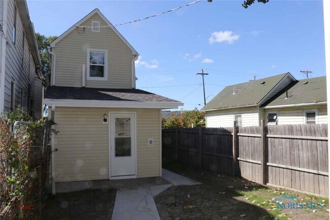 Building Photo - 129 Oswald St