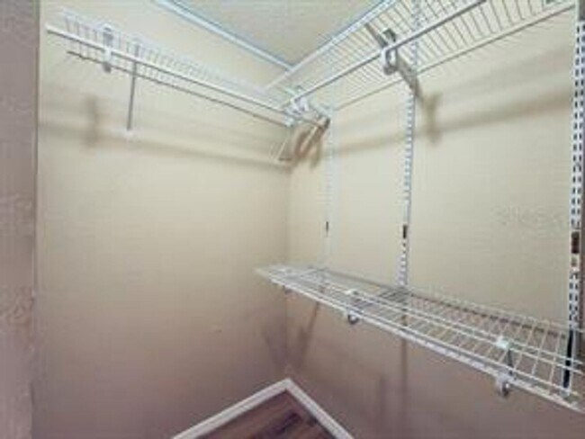 Building Photo - 2550 N Alafaya Trail