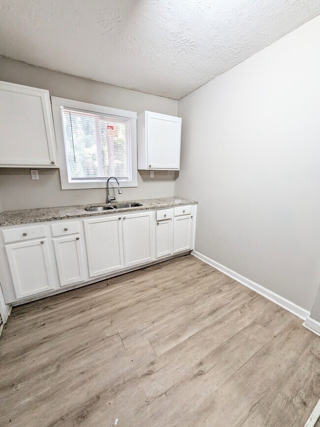 Building Photo - 2924 Springside Pl SE