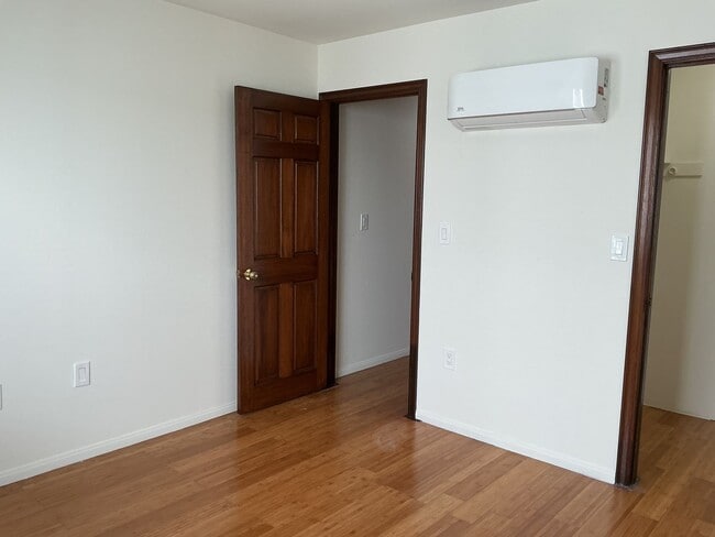 Building Photo - Los Caballeros #212