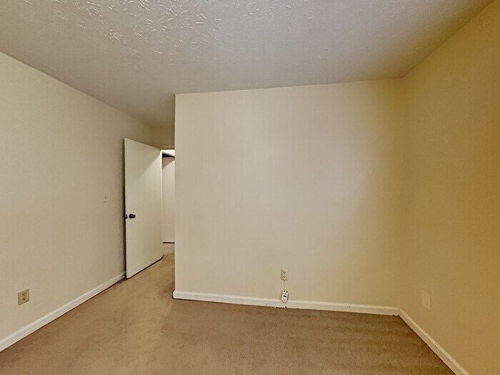 Building Photo - 8401 Beechwood Trce