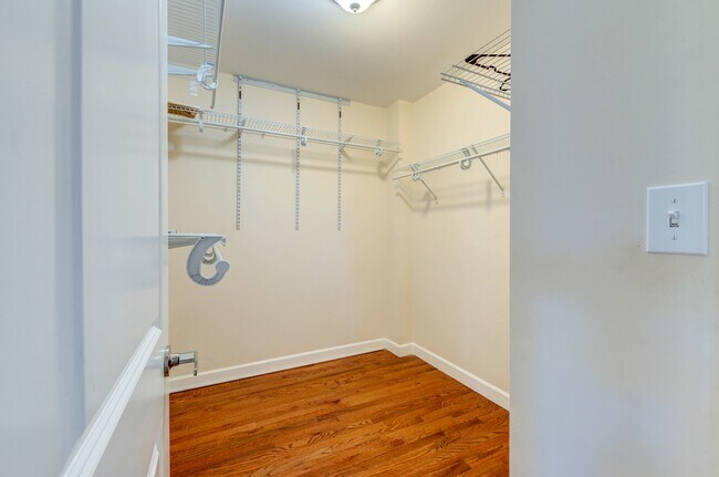 Building Photo - 1140 Collingwood Dr