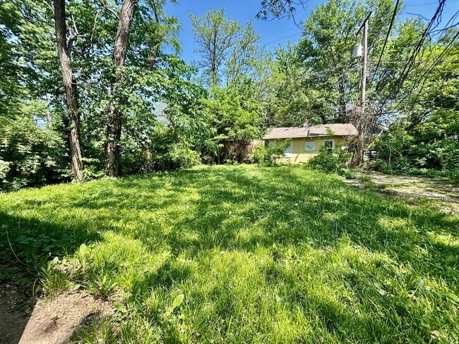 Building Photo - Charming 2-Bedroom Home with Bonus Spaces ...