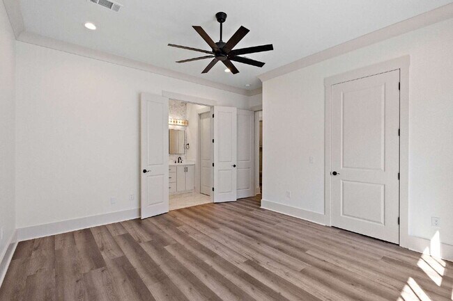 Building Photo - Luxury Townhome for Rent in Waterpointe | 3 Bed | 2.5 Bath | Private Courtyard