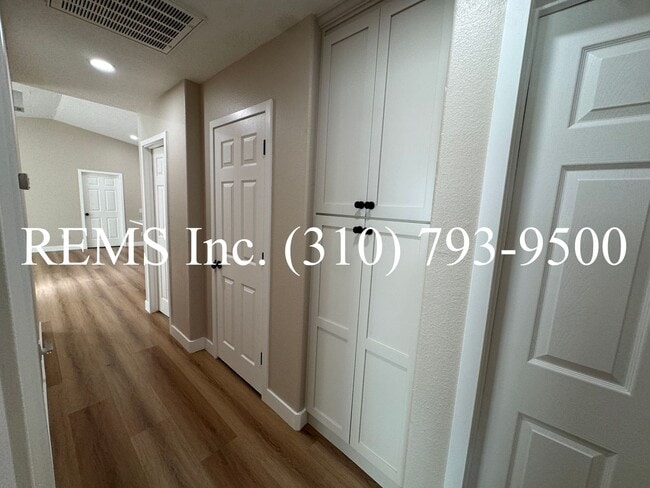 Building Photo - Remodeled Hersperia Front House with Laundry and Parking