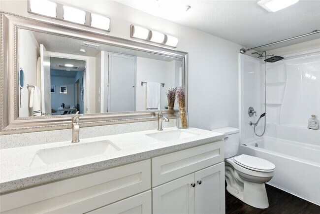 Building Photo - 2277 S Kirkwood Rd