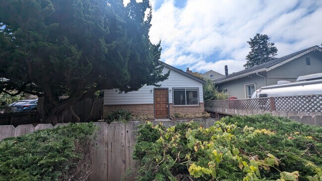 Building Photo - Updated 3-bedroom, 2-bath home in PG!