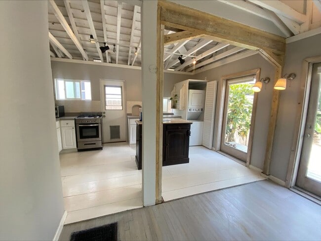 Building Photo - A North Park Gem! Remodeled! One of a kind...