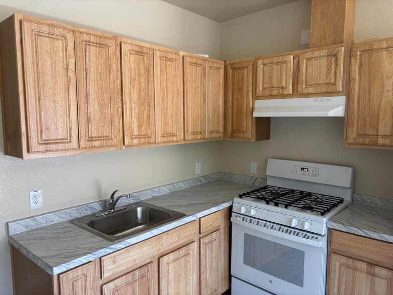 Kitchen - 1243 Hawaii Pl
