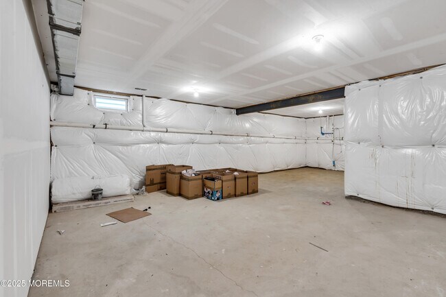 Building Photo - 317 Tulip Ct