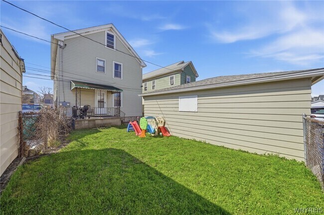 Building Photo - 226 Tacoma Ave