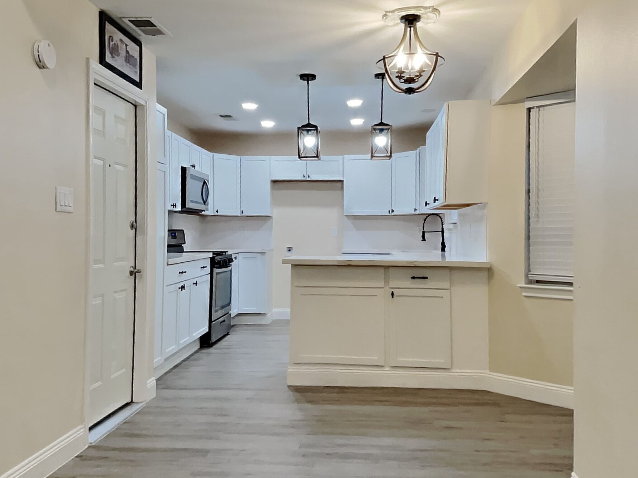 Building Photo - 2905 Shady Creek Dr