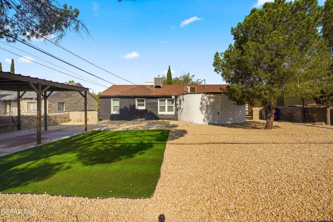 Building Photo - 614 Loretto Rd