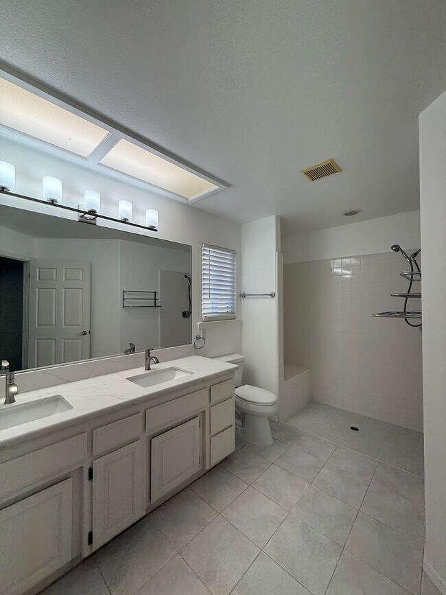 Building Photo - 2441 Iron Ridge Ct