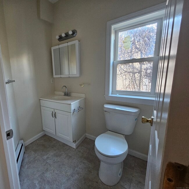 Building Photo - 35 Lawrence St