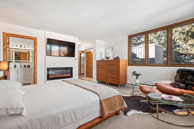 Building Photo - 382 Meadow Ranch Rd