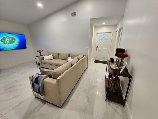 Building Photo - 1303 Seagrape Cir